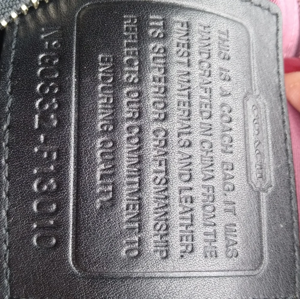Gorgeous Coach Black and White Signature Medium Crossbody Bag - Picture 4 of 9